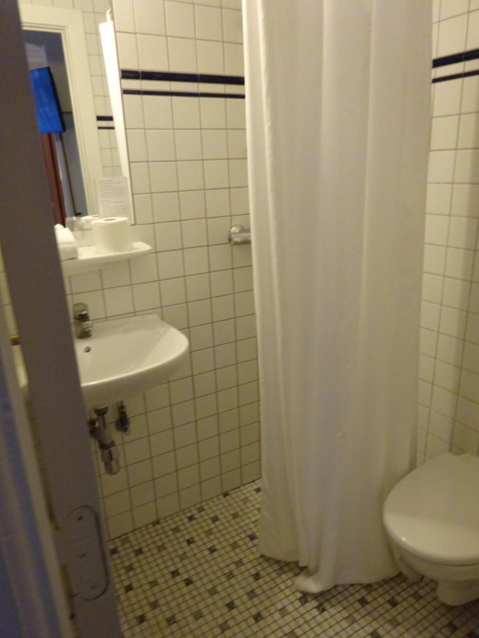Quarto Quádruplo com Banheiro