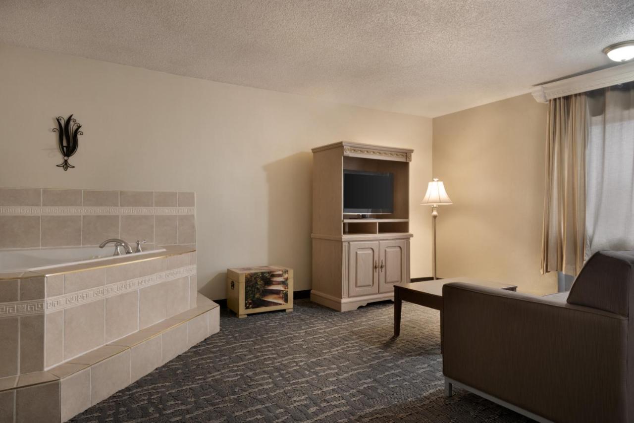 King Studio Suite - Non-Smoking