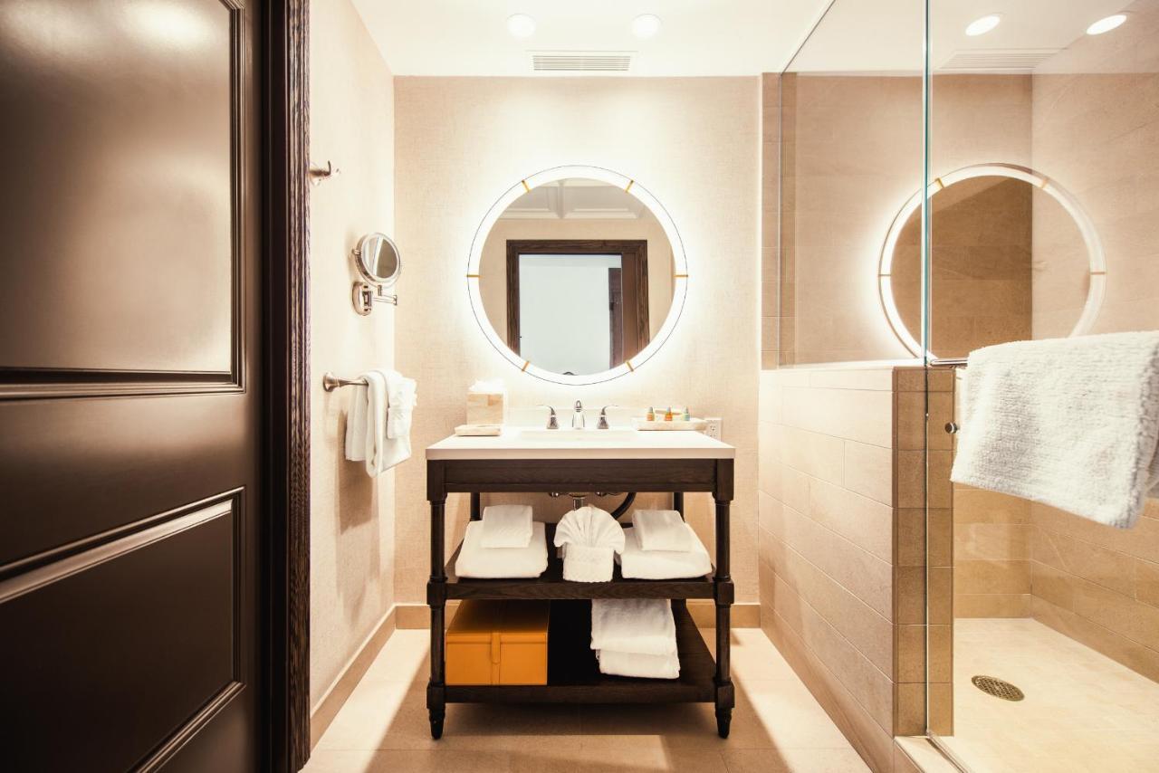 Quarto com Cama King-size e Vista da Cidade