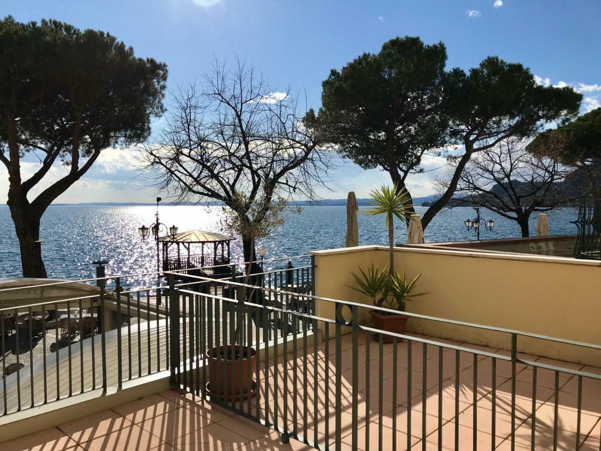 Double or Twin Room with Lake View