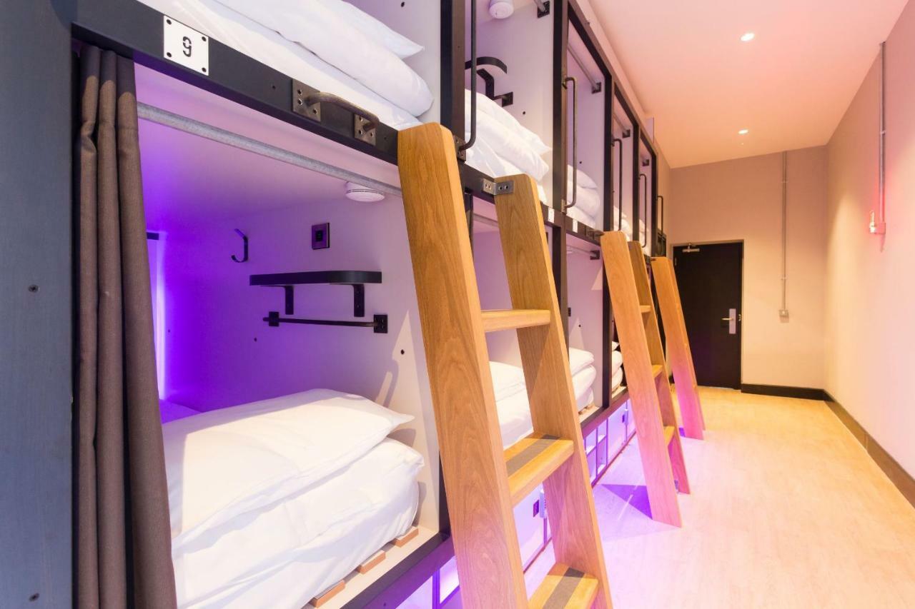 Cápsula en habitación compartida mixta de 8 camas
