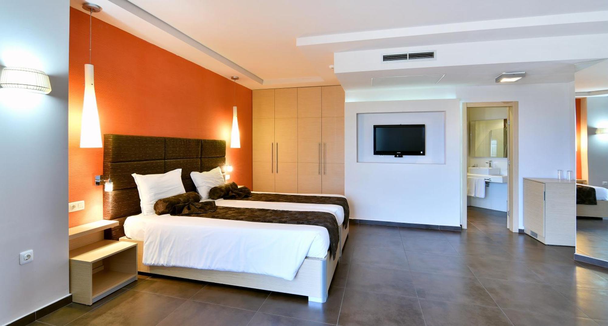 Superior Twin Room - Free Aquapark & Beach Access