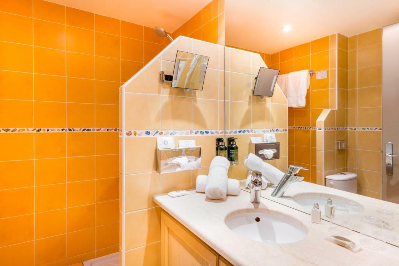 Double Room with Market View,1586827581:JPEG