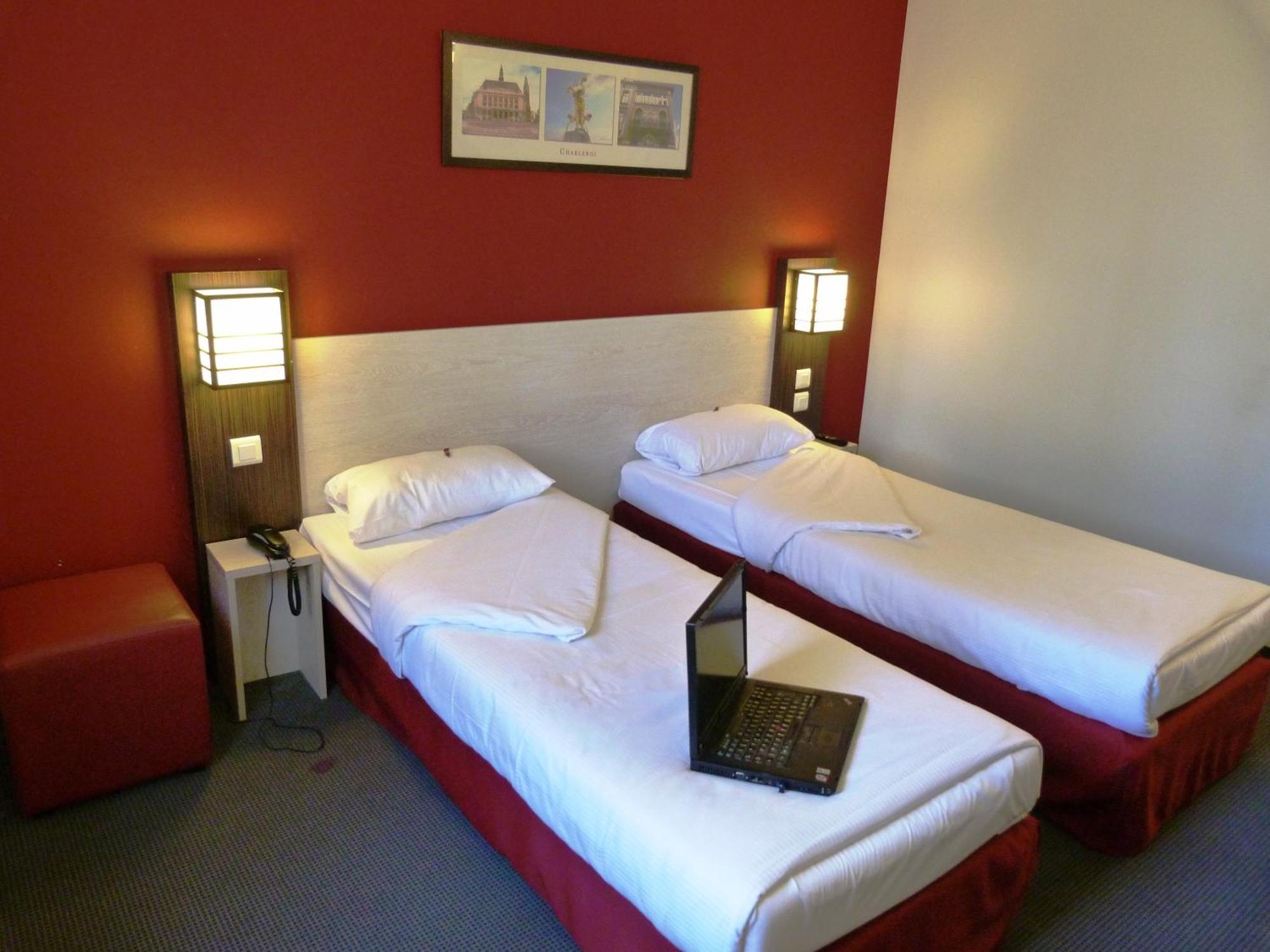 Offre Spéciale - Chambre Lits Jumeaux avec Parking
