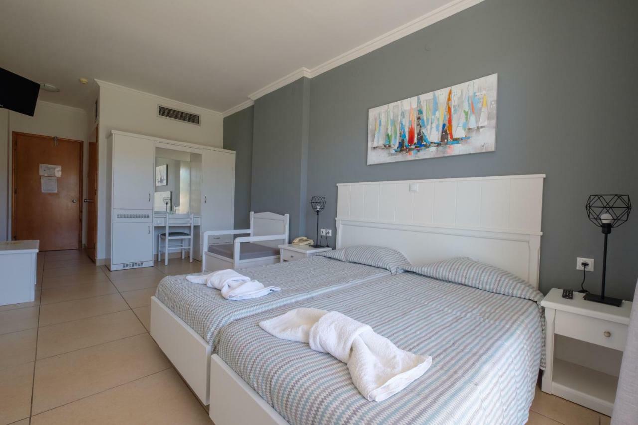 Triple Room with Terrace