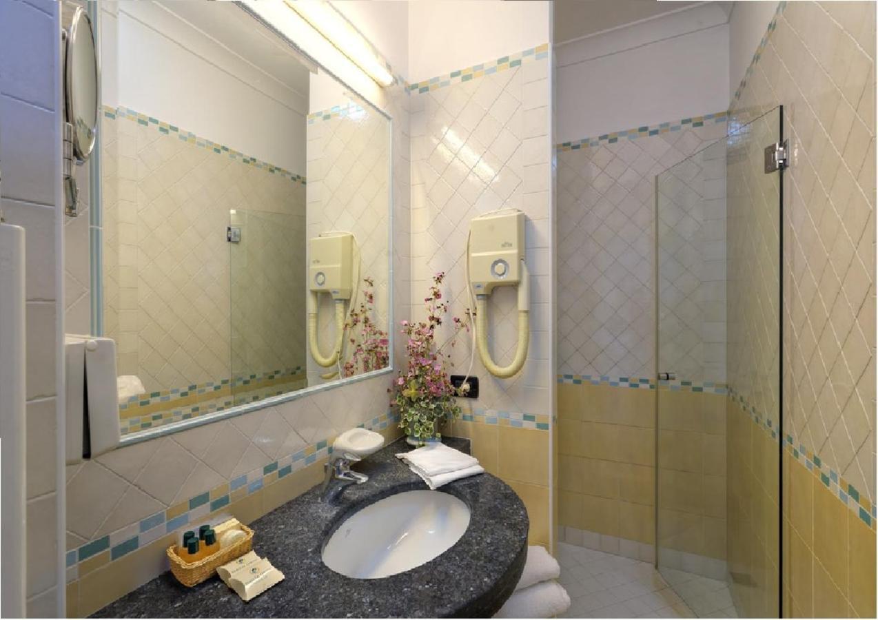 Classic Doppelzimmer mit seitlichem Meerblick