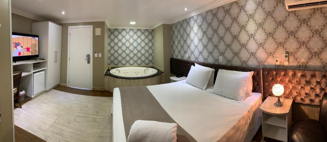 Quarto Duplo Superior com Banheira de Hidromassagem