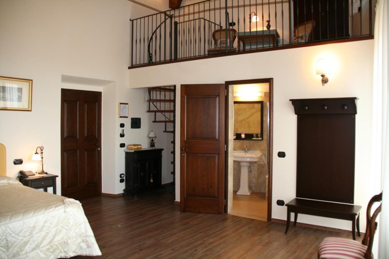 Suite with Balcony,978098686:JPEG