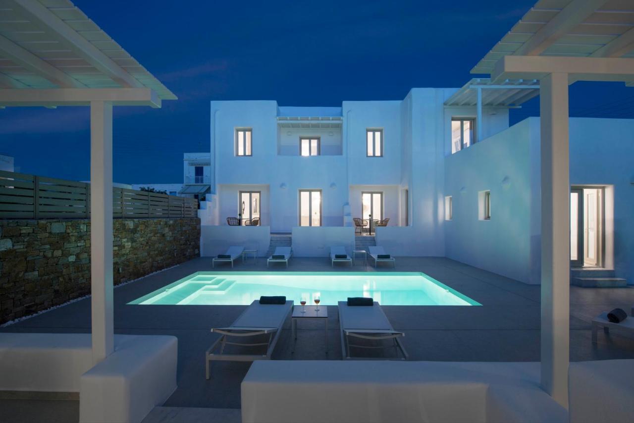 Apartment with Pool View