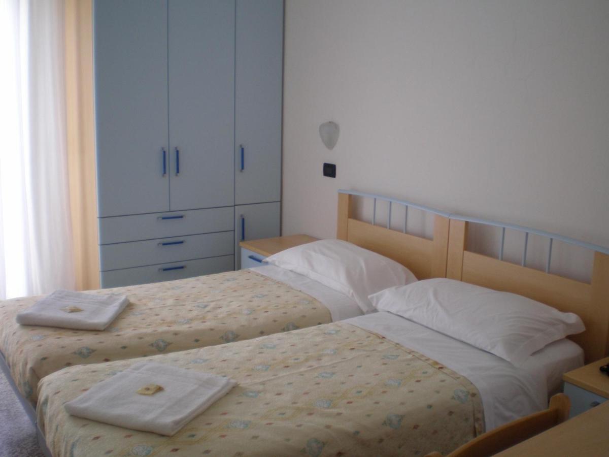 Dreibettzimmer mit Bad