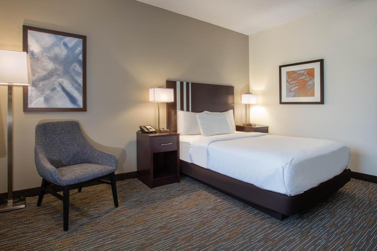 Queen Room - Mobility Access/Non-Smoking
