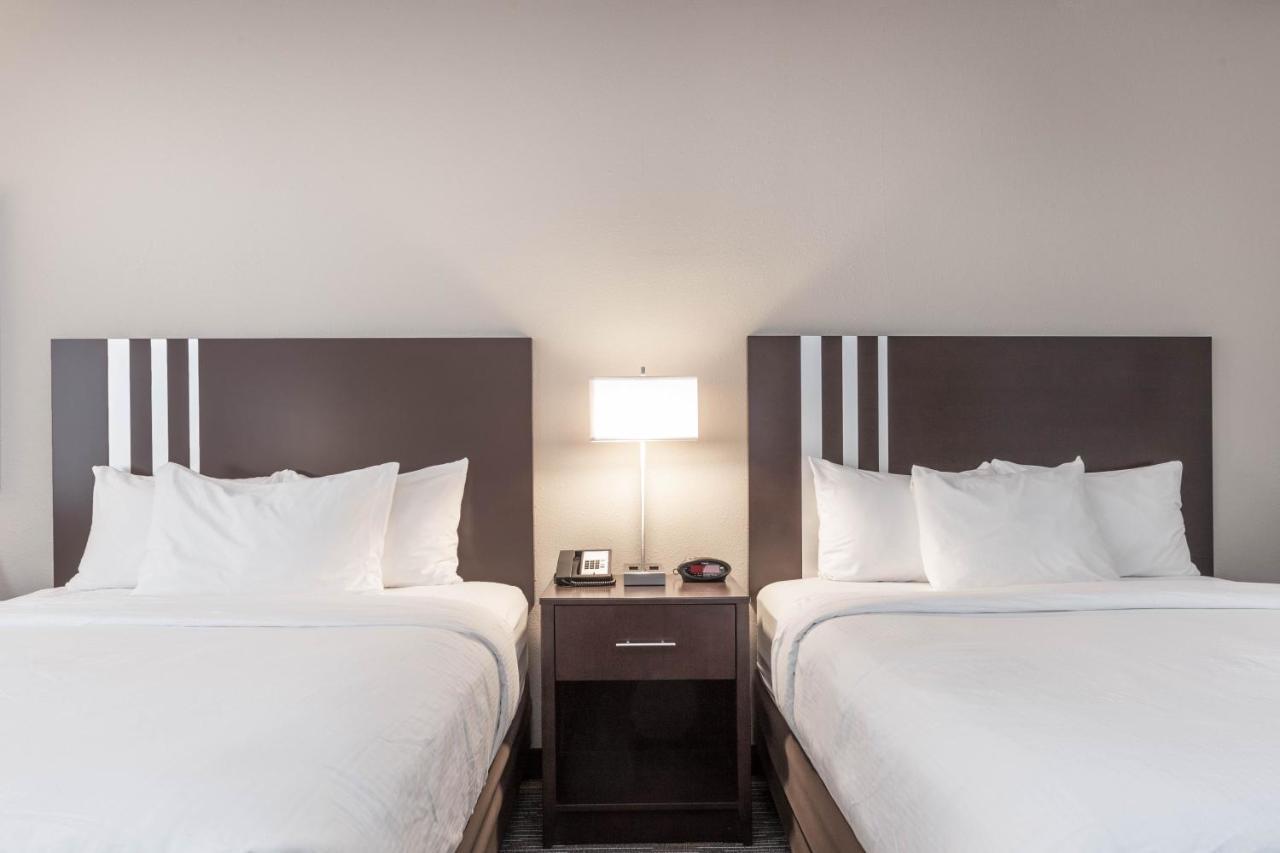 Queen Room with Two Queen Beds - Non-Smoking