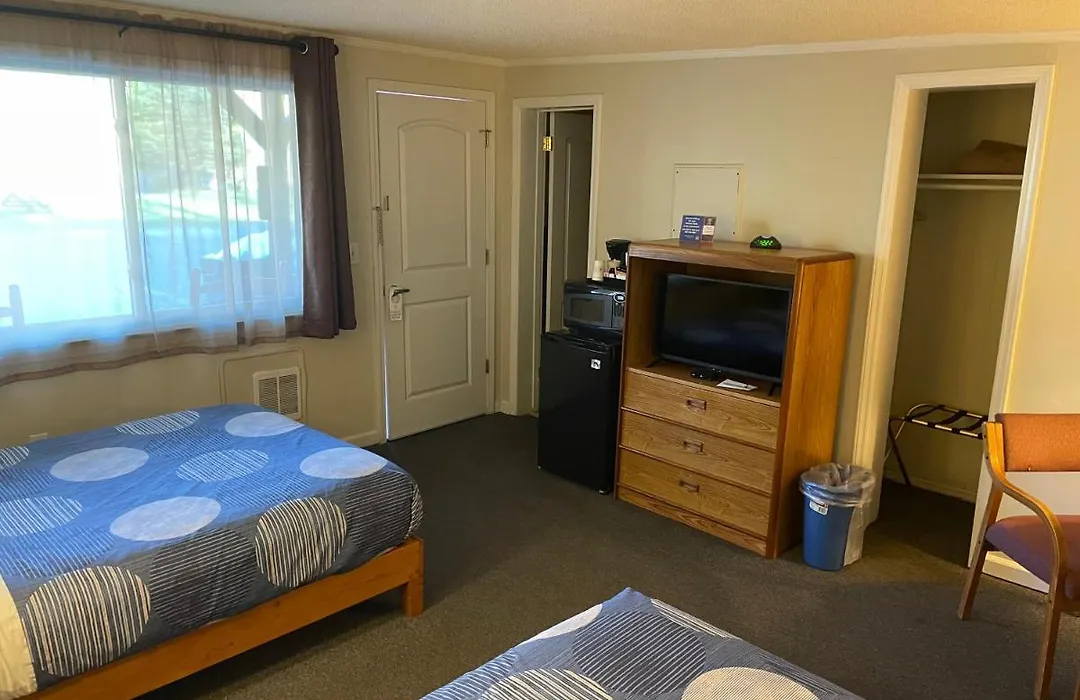 A Holiday Motel - Maggie Valley-1