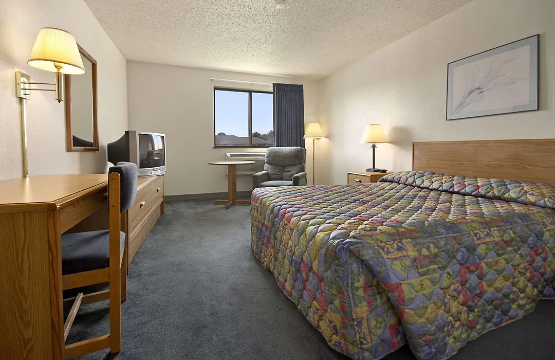 Super 8 Springfield North I-44-1