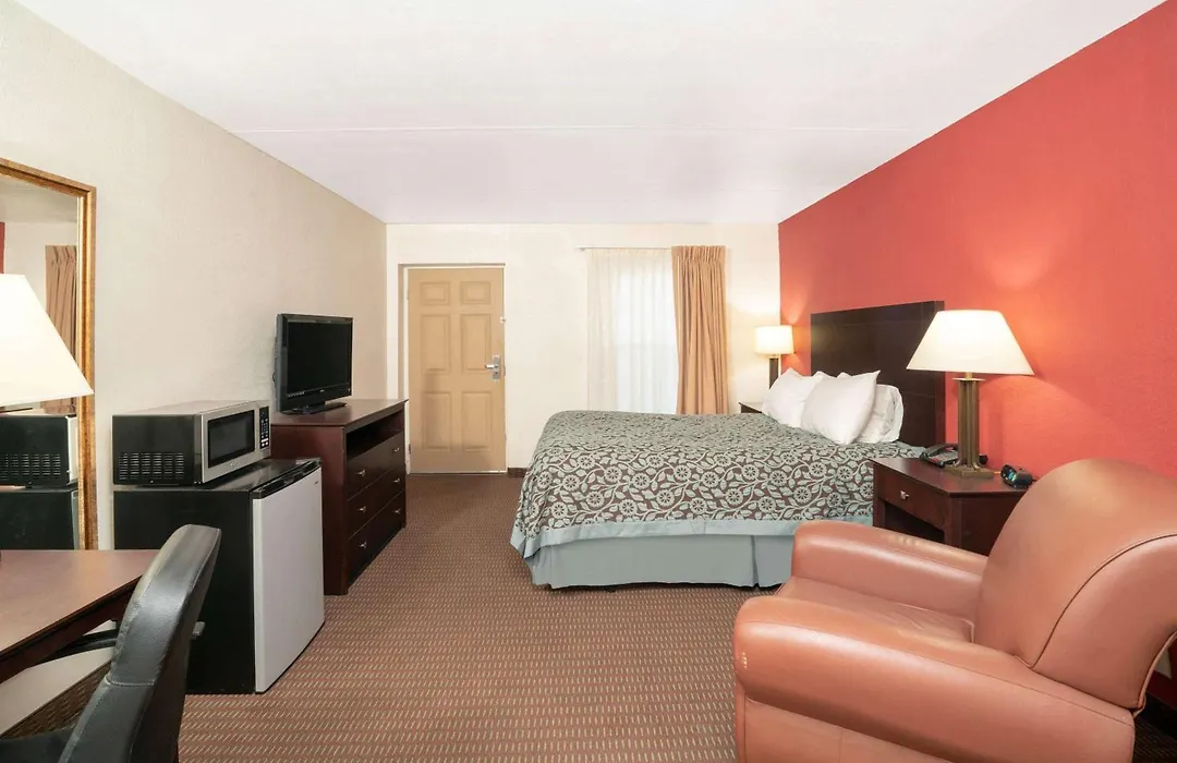 Days Inn By Wyndham Cave City-1
