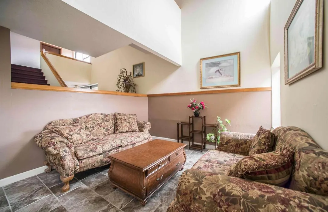 Econo Lodge Marion-1