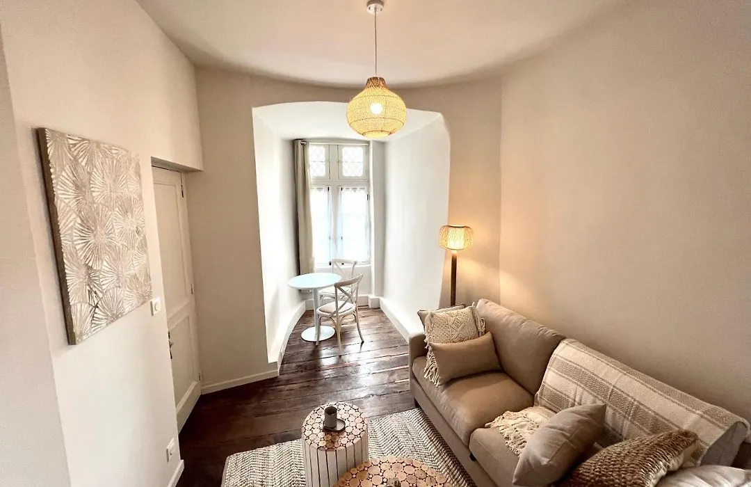 Les Suites de la Tour d'Embas-1