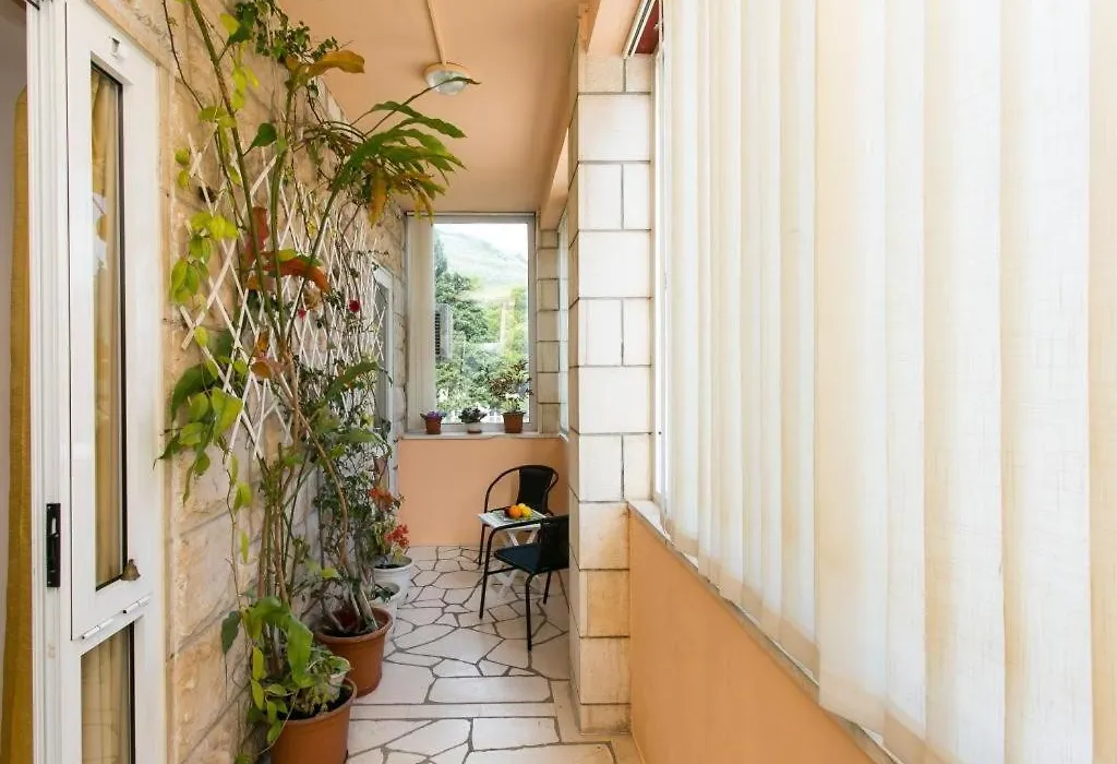Yellow Room Guesthouse-1