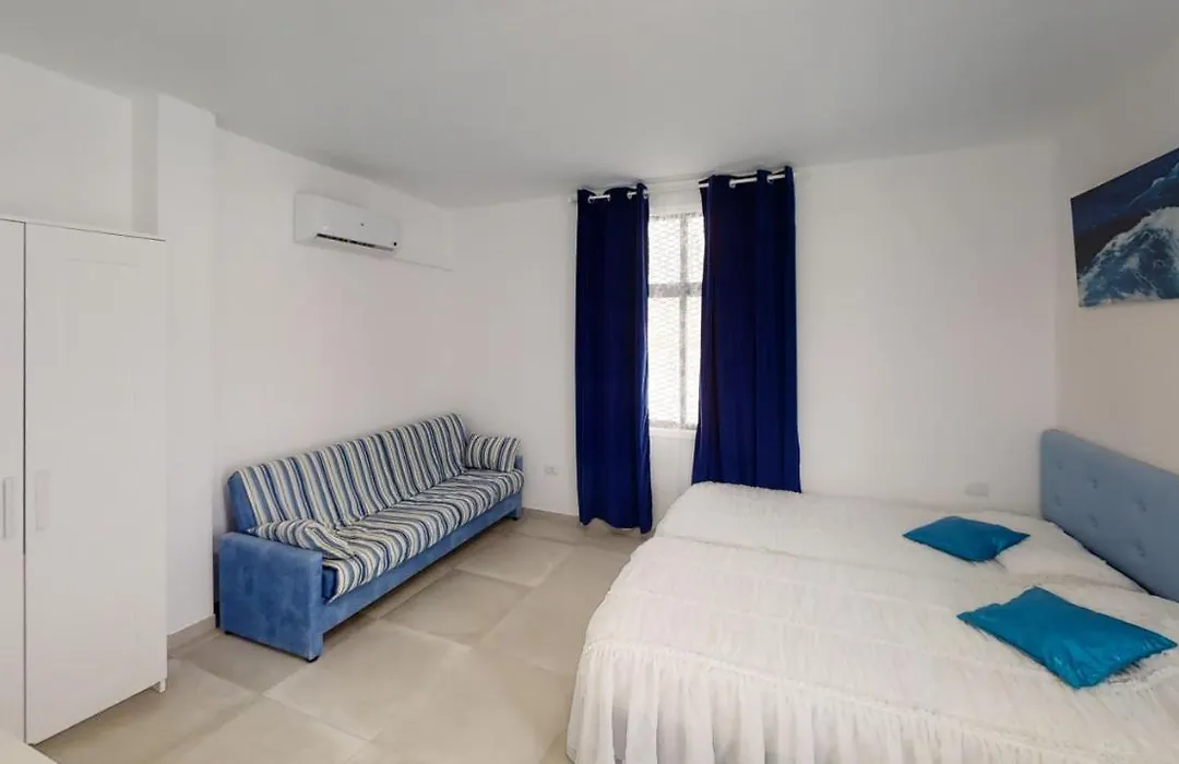 VV Las Buganvillas MASPALOMAS - Cocina y habitaciones con baños privados-1