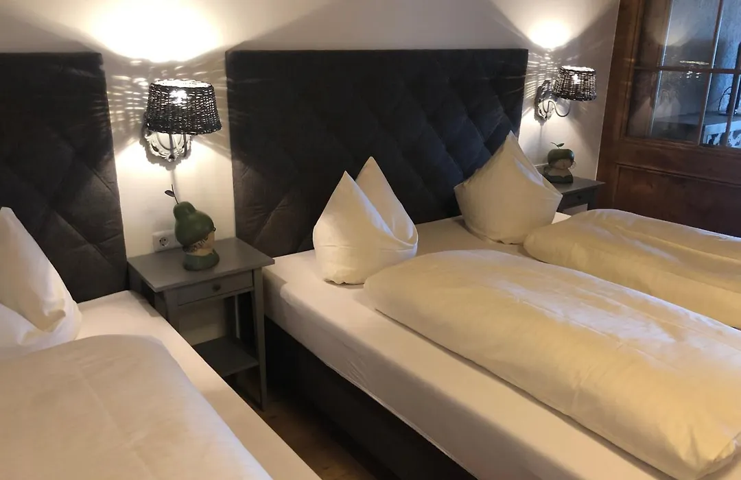 Weiherhof - sleep, eat&smile-1