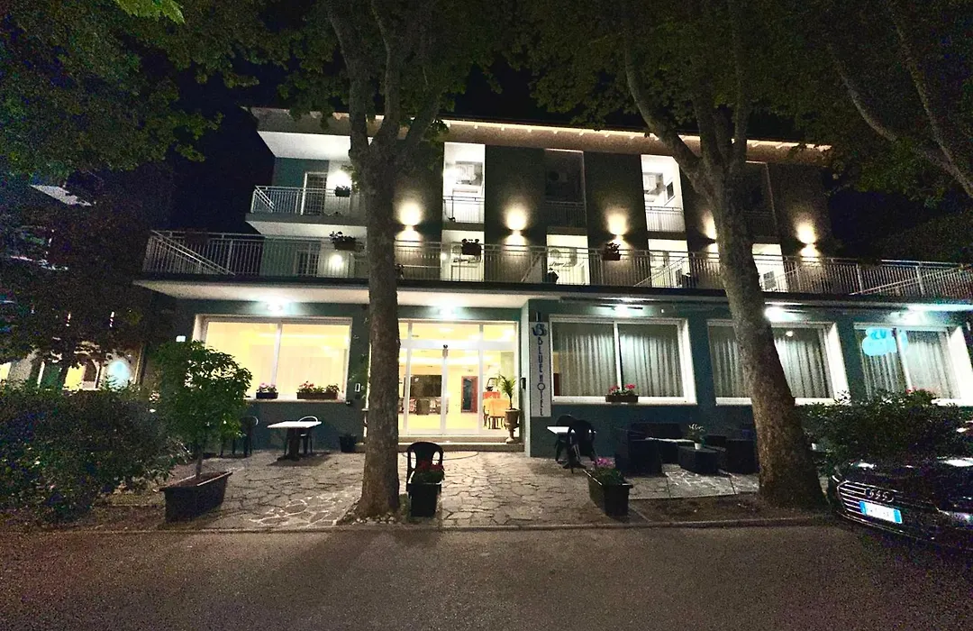 Blue Hotel-1