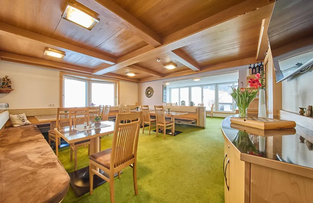 Hotel Garni Tirol-1