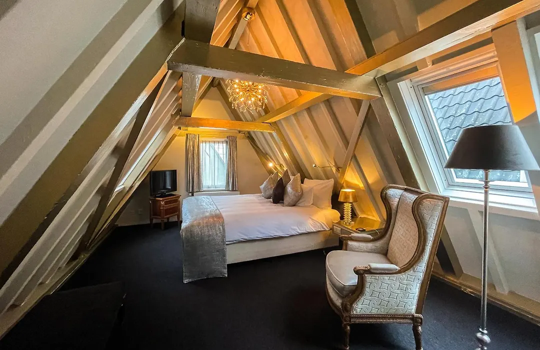 Ambassade Hotel-1