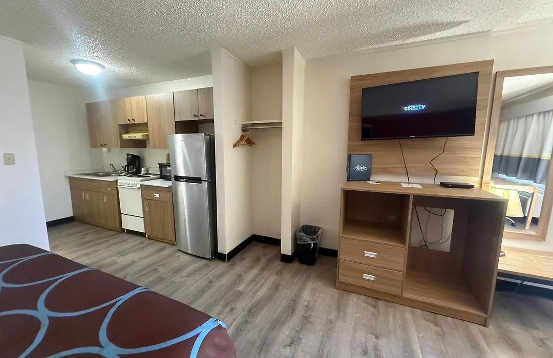 Super 8 By Wyndham Newcastle-1