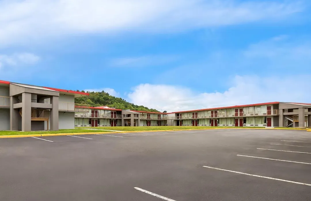 Red Roof Inn & Suites Cave City-1