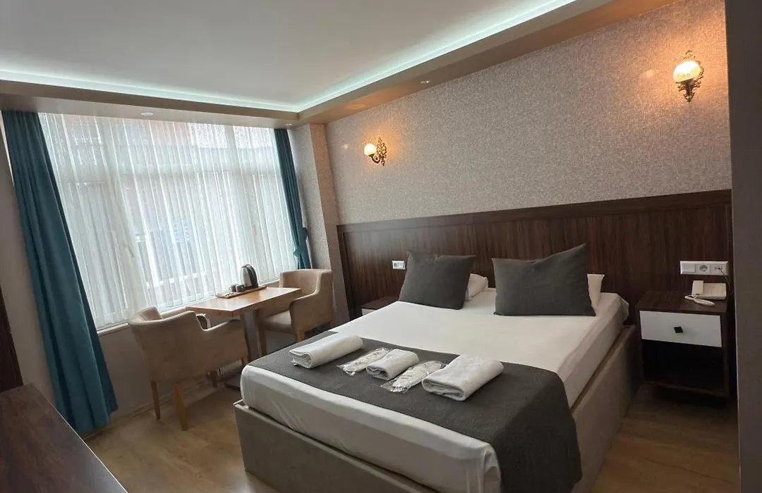 Ueskuedar Otel-1