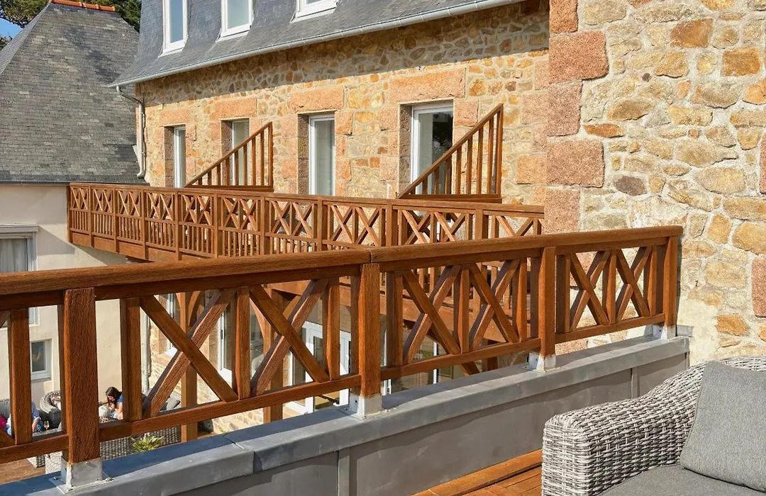 Logis Hôtel Saint Guirec Et De La Plage-1