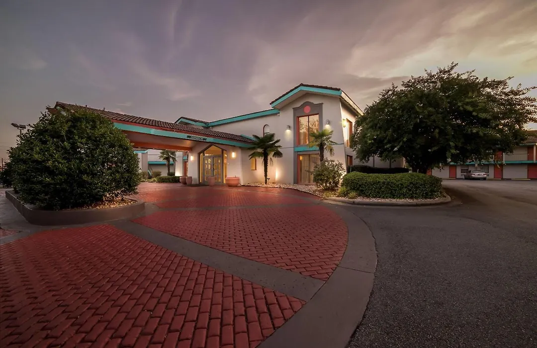 Howard Johnson By Wyndham Columbus Fort Moore-1
