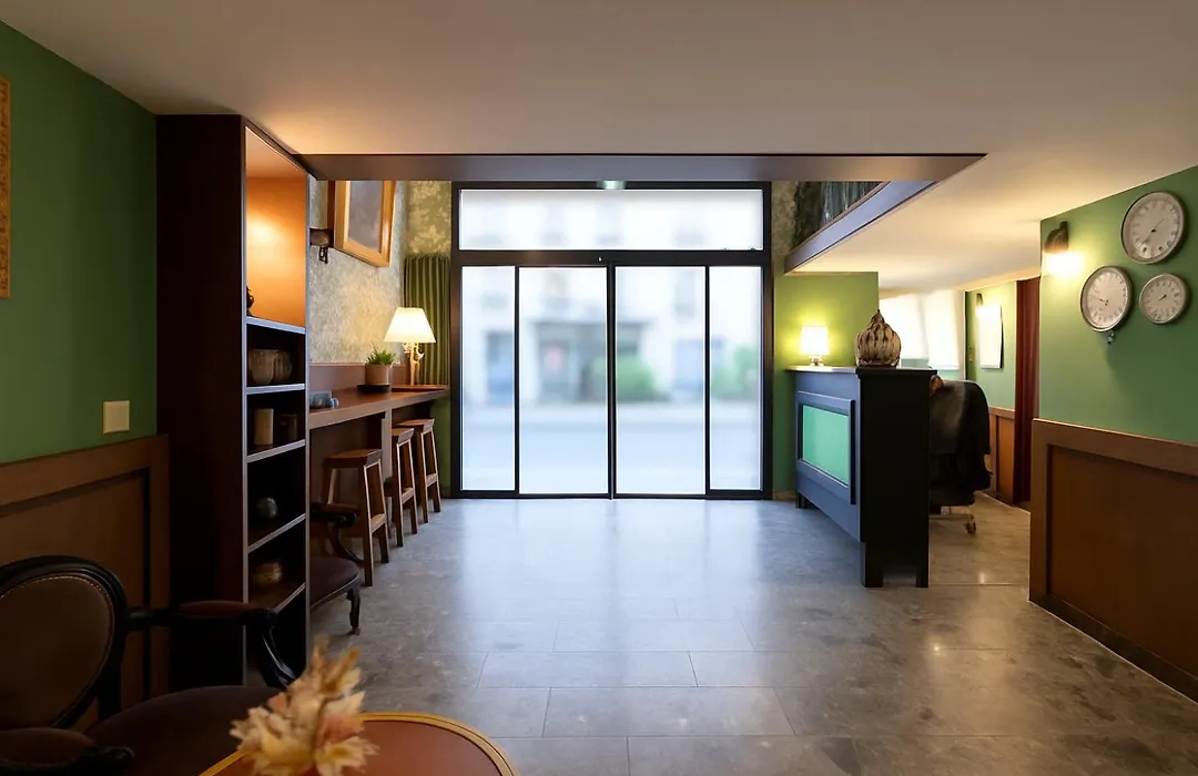 Walled Off Hotel Paris-1