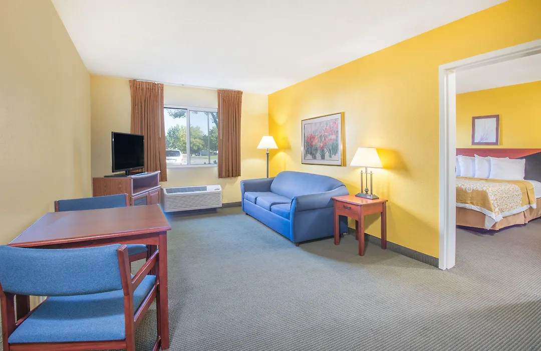 Days Inn By Wyndham Milan Sandusky South-1
