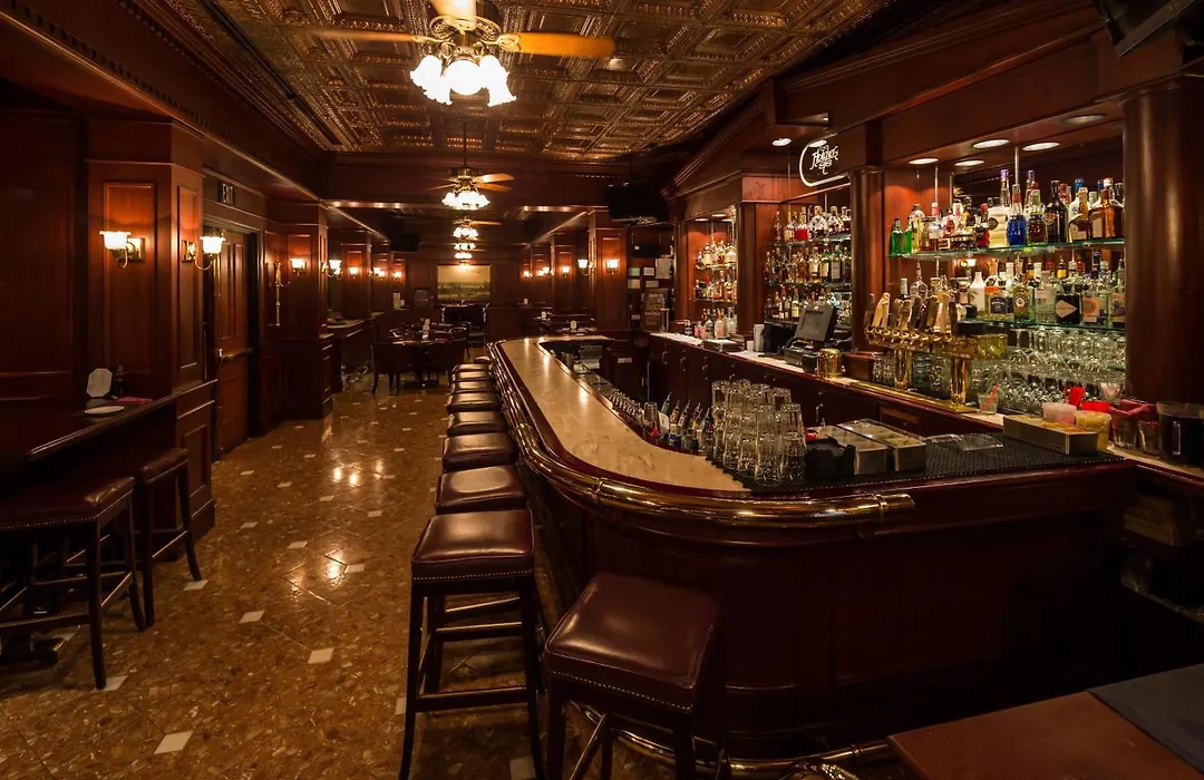 The Hotel Captain Cook-1