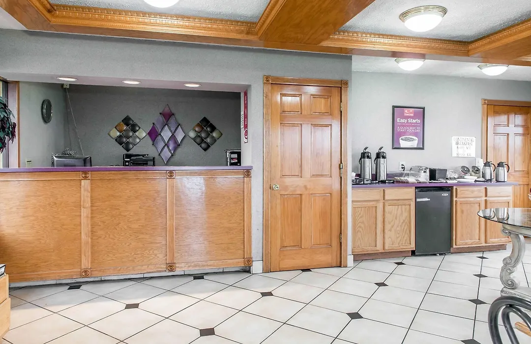 Econo Lodge-1