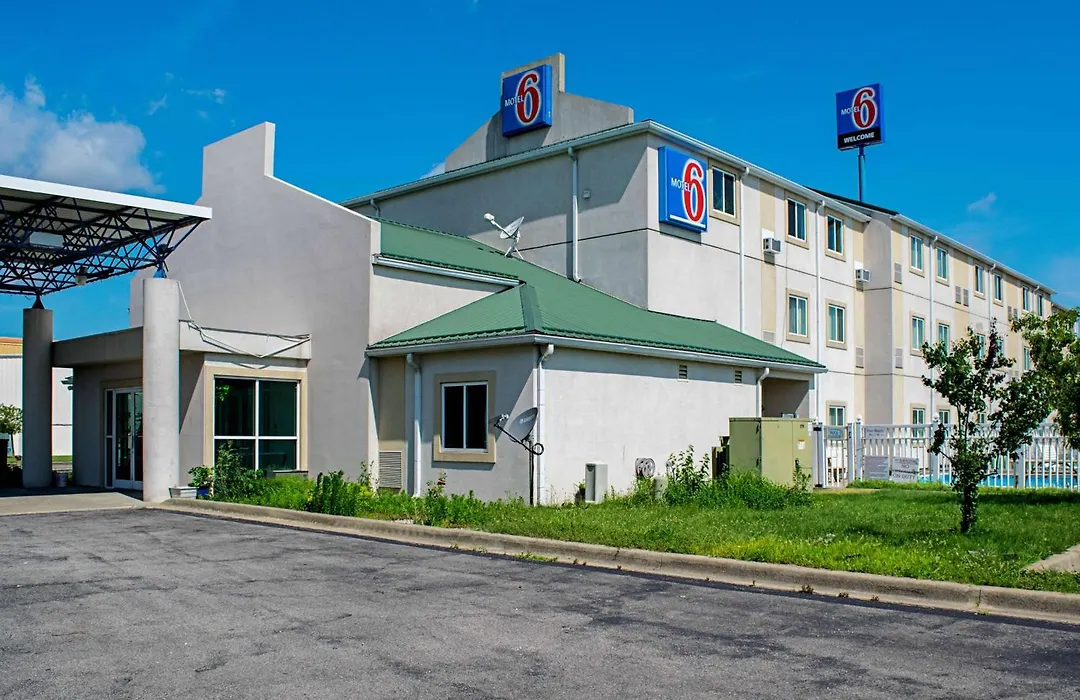 Motel 6-Seymour, In - North-1