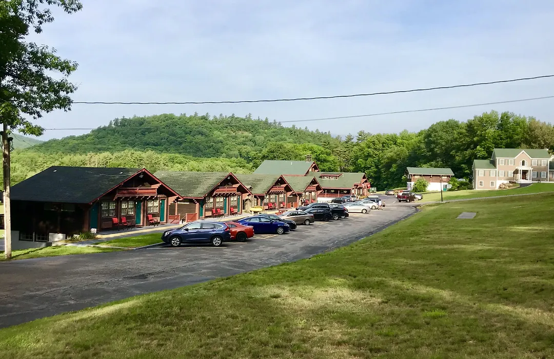 Swiss Chalets Village Inn-1