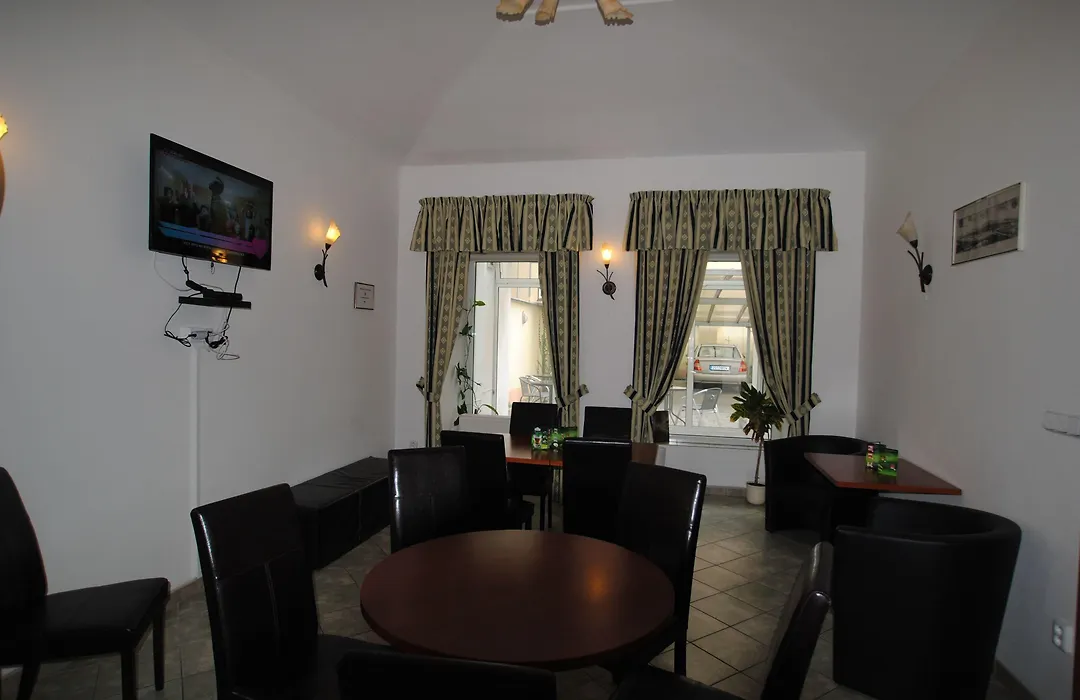 Augustus Et Otto Hotel-1