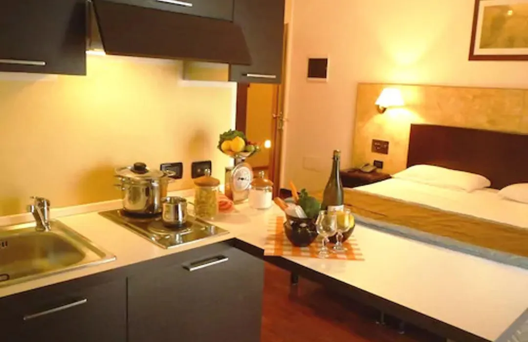 Air Hotel-1