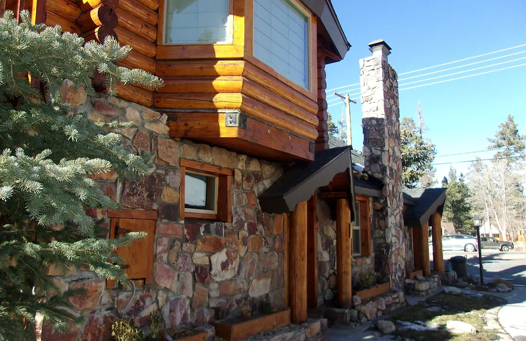 Embers Lodge & Cabins-1