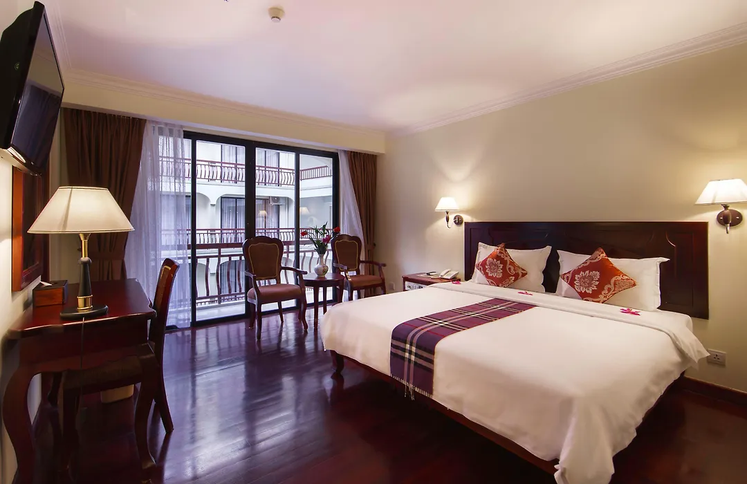 Smiling Deluxe Hotel-1