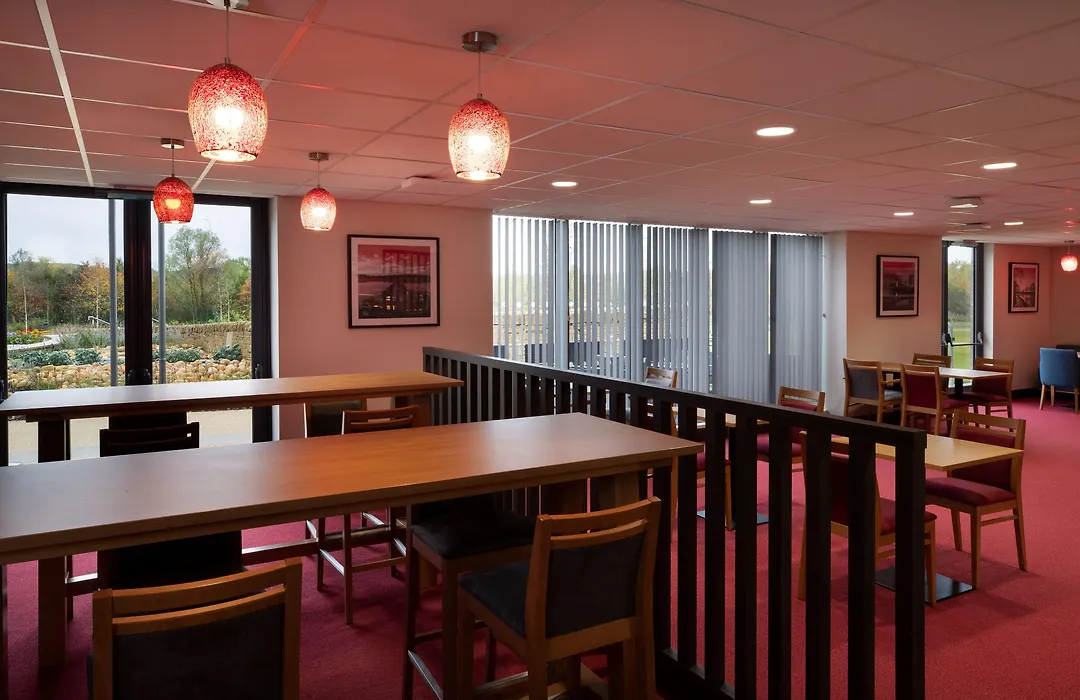 Ramada By Wyndham Leeds East-1