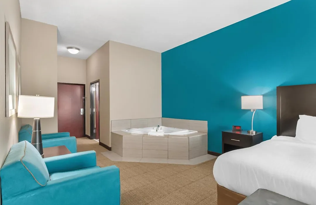 Best Western Plus Hiawatha Hotel-1