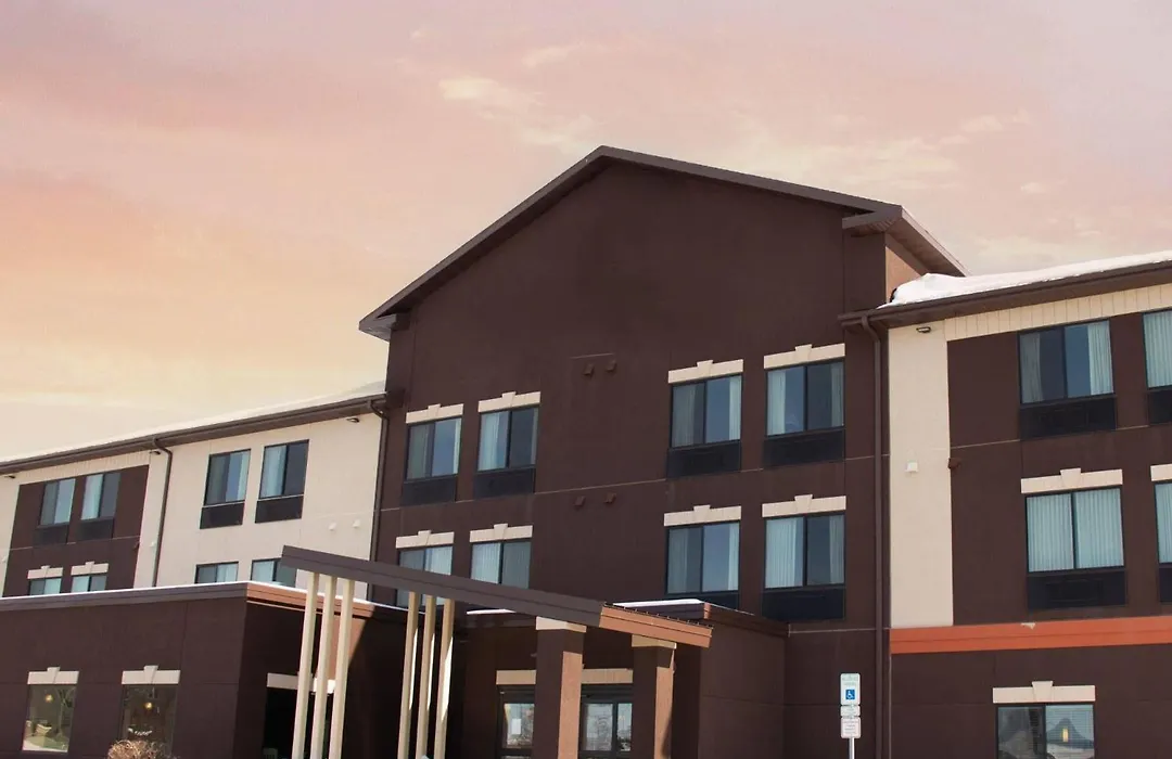 Comfort Inn & Suites Grand Forks Near Alerus Center-1