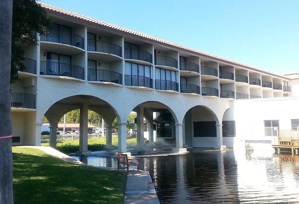 Vista Inn Lake Tarpon-1