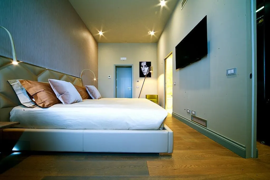 Vittoriano Luxury Suites-1