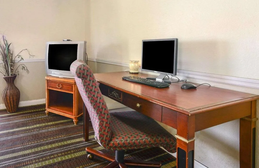 Econo Lodge Inn & Suites Carbondale-1