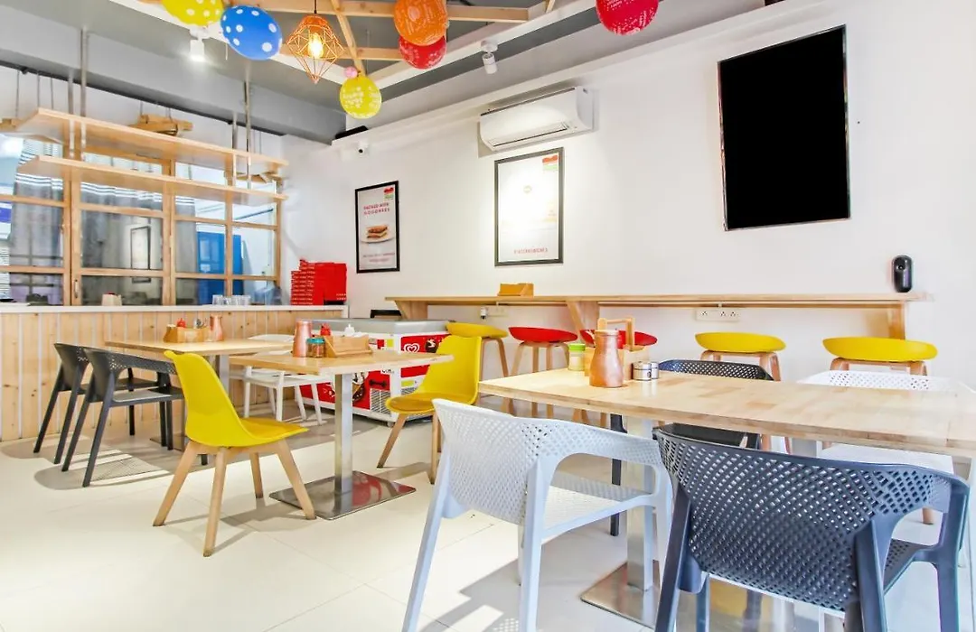 Itsy Hotels D'Comfort Inn-1