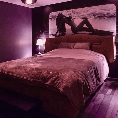 Suite avec Jacuzzi et Sauna Privée-2